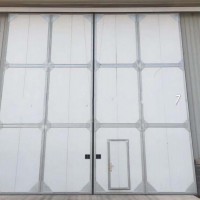 生產工業(yè)提升門、批發(fā)垂直提升門、工業(yè)保溫門廠家，工業(yè)門