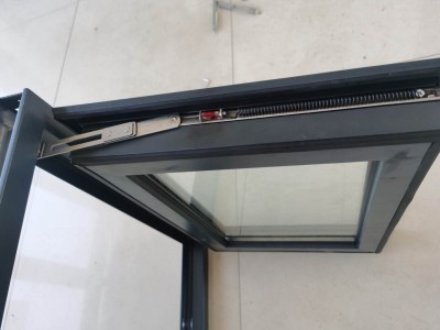 閬閬門業(yè)有限公司，防火門窗， 乙級(jí)防火窗